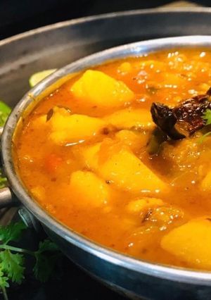 A picture of Aalo-tamatar ki sabji dhaba style.