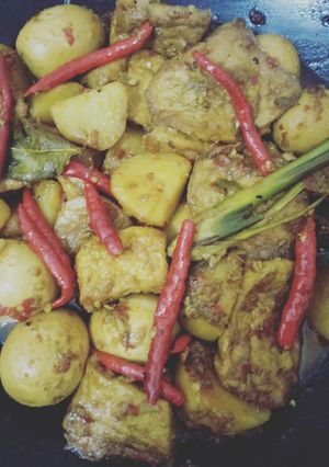 Foto resep Kentang tahu telor bumbu rujak pedes nampooolll.....