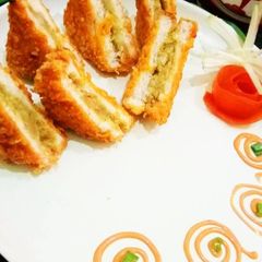 A picture of Bread Pakoda.