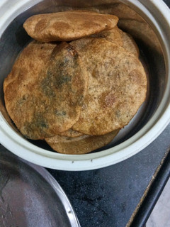 आलू मेथी पूरी (Aloo methi puri recipe in Hindi) रेसिपी मुख्य फोटो