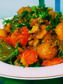 कुकर मे बनी मिक्स वेज(Cooker me bani mix veg recipe in Hindi) रेसिपी मुख्य फोटो