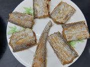 A picture of cá me cá chấm mắm me