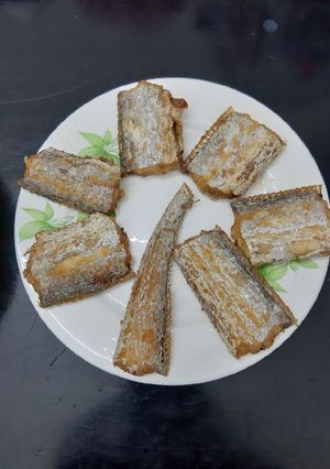 Hình của món Cá hố chiên chấm mắm me.