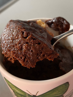 Una foto de Brownie de plátano al microondas