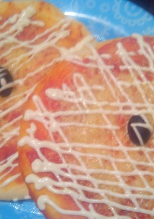 صورة لوصفة بيتزا 🍕 بعجينة قمة في الخفة واللذة