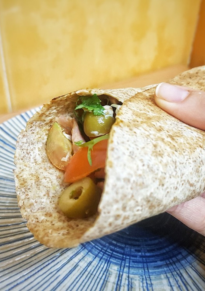 Una foto de Wrap de lacón, cherry y queso de cabra