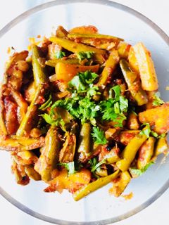 परवल आलू की सब्ज़ी रेसिपी मुख्य फोटो