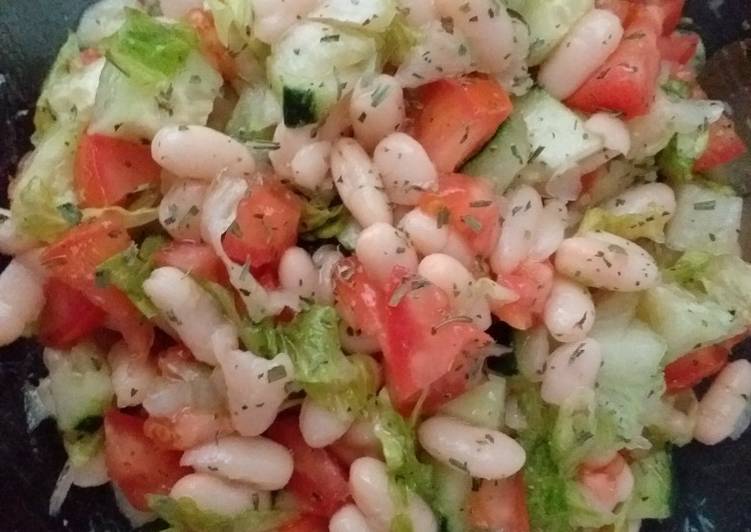 Ensalada de alubias con lechuga y estragón