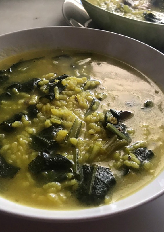Una foto de Arroz con acelgas silvestres y carne