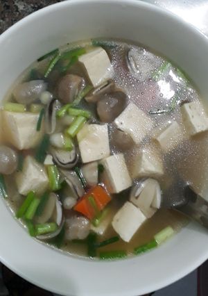 Hình của món Canh đậu hũ nấm rơm.