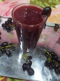 काले अंगूर का जूस (kale angoor ka juice recipe in Hindi) रेसिपी मुख्य फोटो