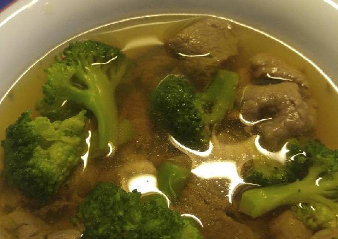 Broccoli soup with beef shabu-shabu