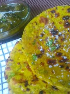 बेसन की मिस्सी रोटी (Besan Ki missi roti recipe in hindi) रेसिपी मुख्य फोटो