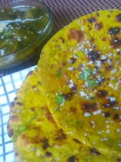 बेसन की मिस्सी रोटी (Besan Ki missi roti recipe in hindi) रेसिपी मुख्य फोटो