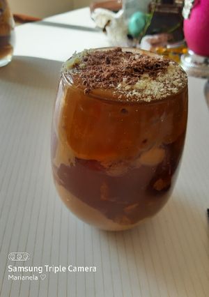 Una foto de Postre de chocolate y vainillas 😋