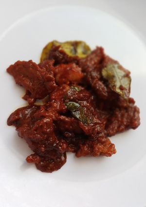 Foto resep Daging rendang sapi daun jeruk (enakkk banget)