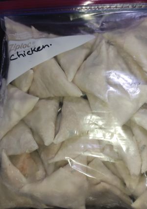 A picture of Chicken Qeema Samosa.