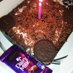A picture of Oreo choco cake.