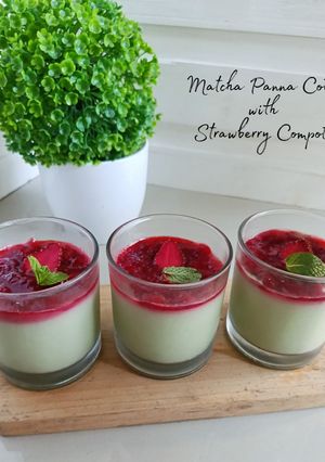 Foto resep Matcha Panna Cotta with Strawberry Compote