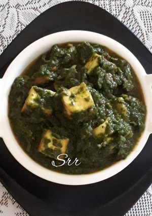 बिना प्याज़ लहसुन पालक पनीर (bina pyaz lehsun palak paneer recipe in Hindi) रेसिपी मुख्य फोटो