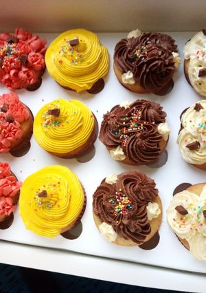 A picture of Vanilla Cupcakes.