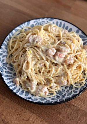 Foto principal de Espaguetis con salsa de puerros y gambas