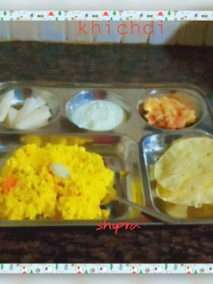 खिचड़ी (khichdi recipe in Hindi) रेसिपी मुख्य फोटो
