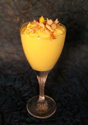 A picture of Daulat ki chat makkan malai malaiyoo.