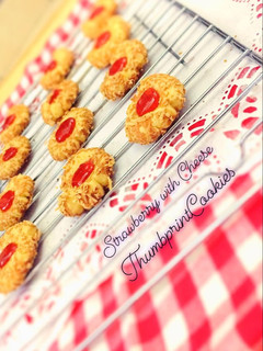 Foto resep Strawberry with Cheese Thumbprint Cookies