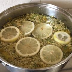 A picture of Elderflower cordial.