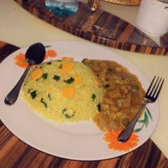 A picture of Chinese Rice and Meat sauce.