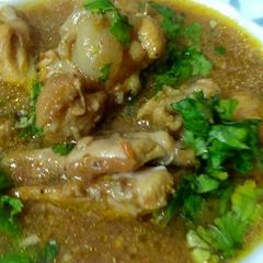 A picture of Chicken in coconut gravy.