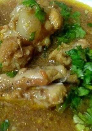 A picture of Chicken in coconut gravy.