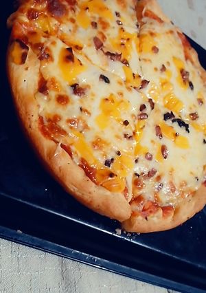 Una foto de Pizza con queso y panceta