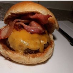 Burger buns and meat A picture of Burger buns and meat.