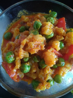 ફ્લાવર વટાણા નું શાક (Cauliflower Vatana Shak Recipe In Gujarati) રેસીપી મુખ્ય ફોટો