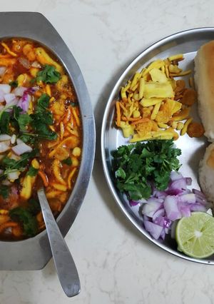 A picture of Misal Pav.