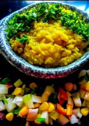 मूंग दाल की खिचड़ी (Moong Dal Ki Khichdi recipe in Hindi) रेसिपी मुख्य फोटो