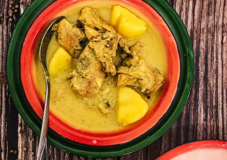 Ayam Kampung Masak Santan Bugis (Tellu-Tellu)
#phopbylinimohd #batch21