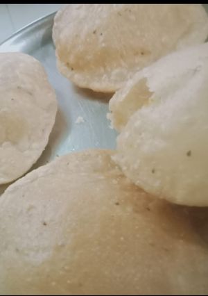A picture of Ajwain Ki Puri.