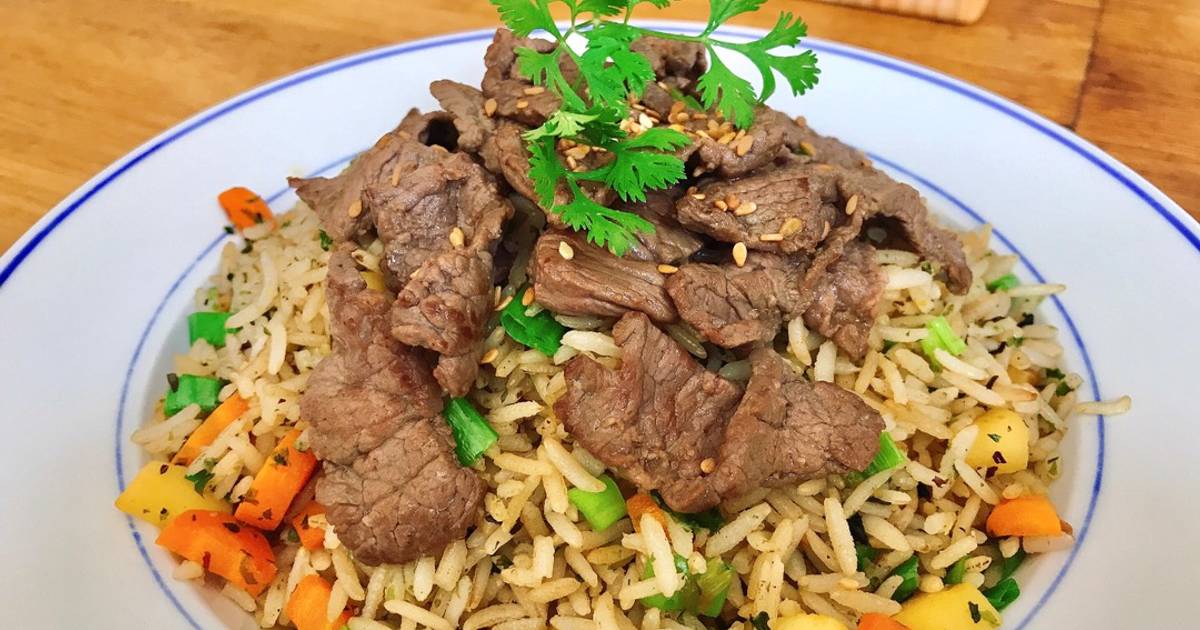 Cách Làm Món Cơm Chiên Bò, Táo và Cà Rốt của Dory Cookpad