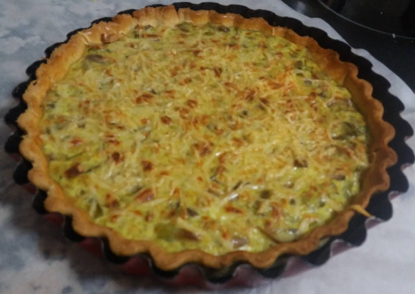 Quiche de espárragos, bacon y champiñones