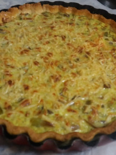 Una foto de Quiche de espárragos, bacon y champiñones