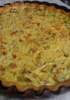 Una foto de Quiche de espárragos, bacon y champiñones