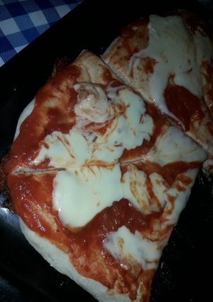 Una foto de Pizzas caseras!!!😊😋🍕🍕🍕🍕🍕