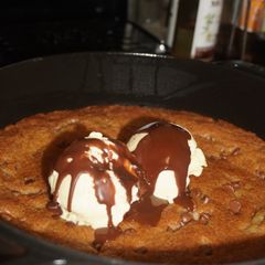 A picture of Gooey Chocolate Chip Skillet Cookie.