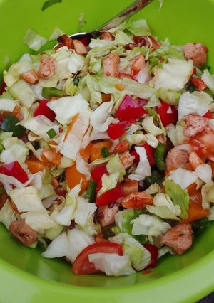 Csirkés-barackos saláta recept fotója