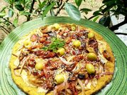 Una foto de pizza cebolla morada