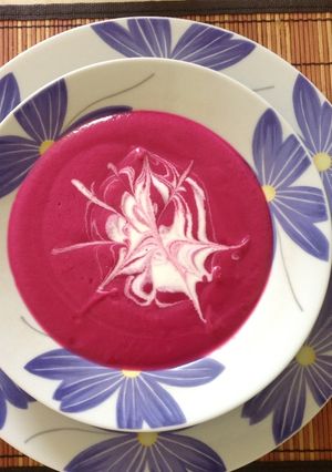 Una foto de Sopa fría de betabel