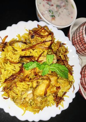 A picture of Chicken biriyani.